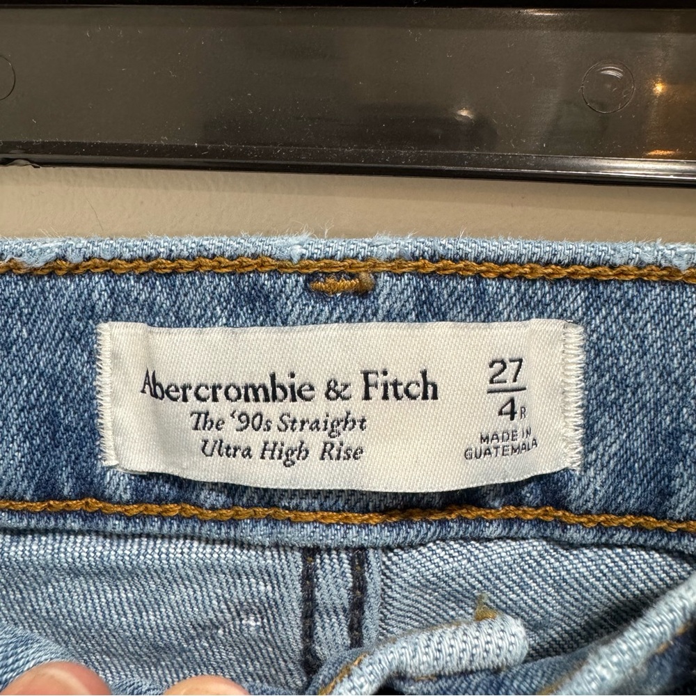 Abercrombie & Fitch The 90s Straight Ultra High Rise Jeans Light Wash Size 27/4R - Picture 6 of 13